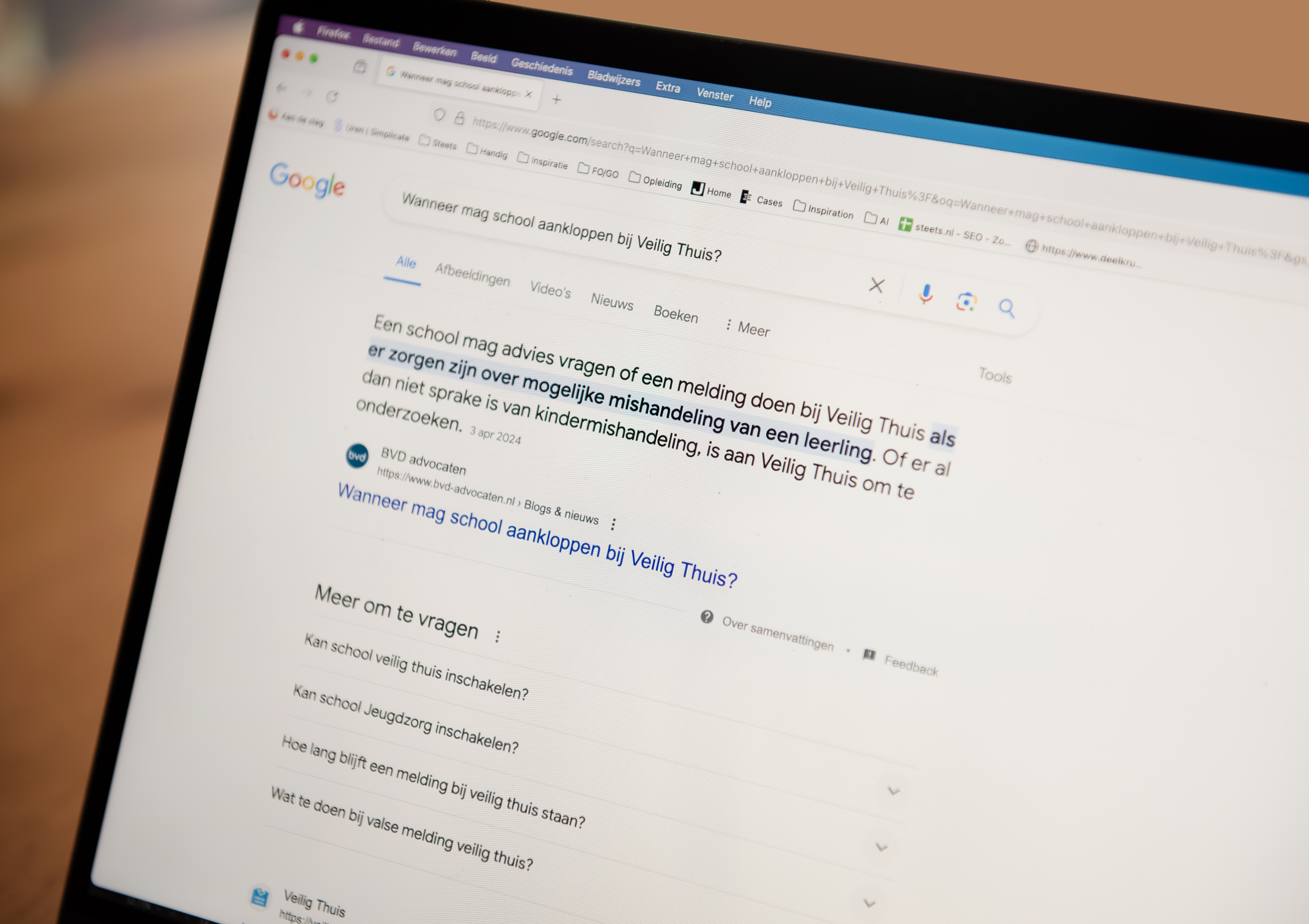 Laptop die Google zoekopdracht laat zien